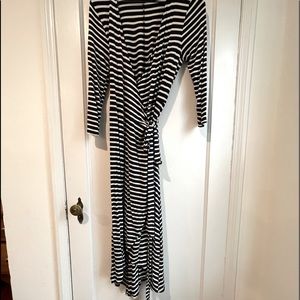 Womens Striped Wrap Dress; like new! Easy & comfy!